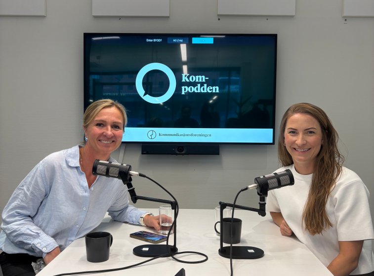 Anne-Lise Mørch von der Fehr og Eirin Larsen i studio for Kompodden.