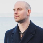 Adam Tzur portrett
