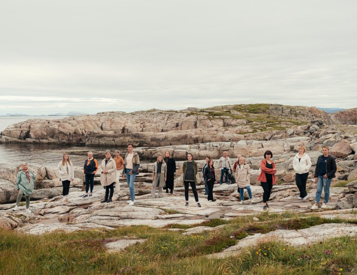 AV KVINNER, FOR KVINNER: En viktig målgruppe for Feddie Ocean Destillery er kvinner. Her er kvinnene som jobber og er medeiere i whiskyprodusenten. 