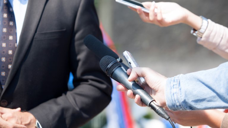 intervju mikrofon foto istock