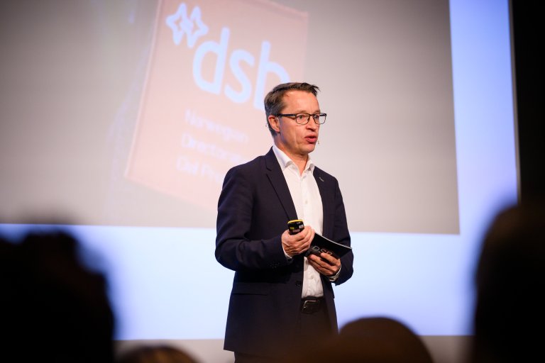 Kommunikasjonsdirektør i DSB, Øistein MJærum, forteller om hvordan de jobber med kommunikasjon. Foto: Skjalg Vold.
