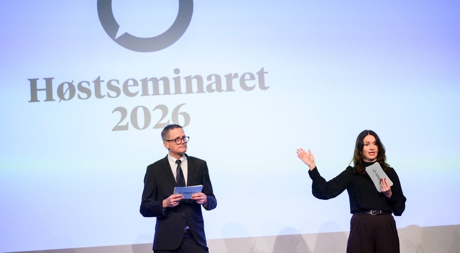 Konferansierer Leif Welhaven og Katarina Lunde. Foto: Skjalg Bøhmer Vold. 
