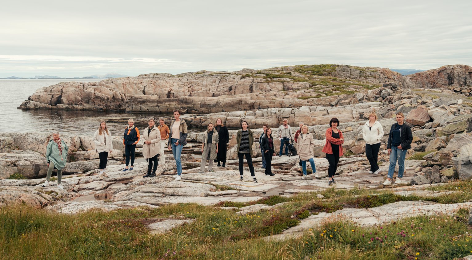AV KVINNER, FOR KVINNER: En viktig målgruppe for Feddie Ocean Destillery er kvinner. Her er kvinnene som jobber og er medeiere i whiskyprodusenten. 