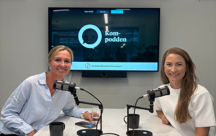 Anne-Lise Mørch von der Fehr og Eirin Larsen i studio for Kompodden.