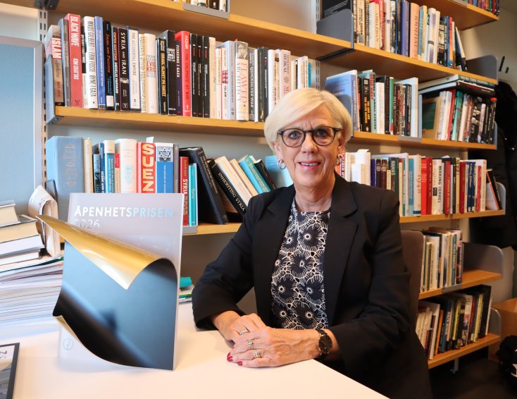 Hilde Henriksen Waage med Åpenhetsprisen.