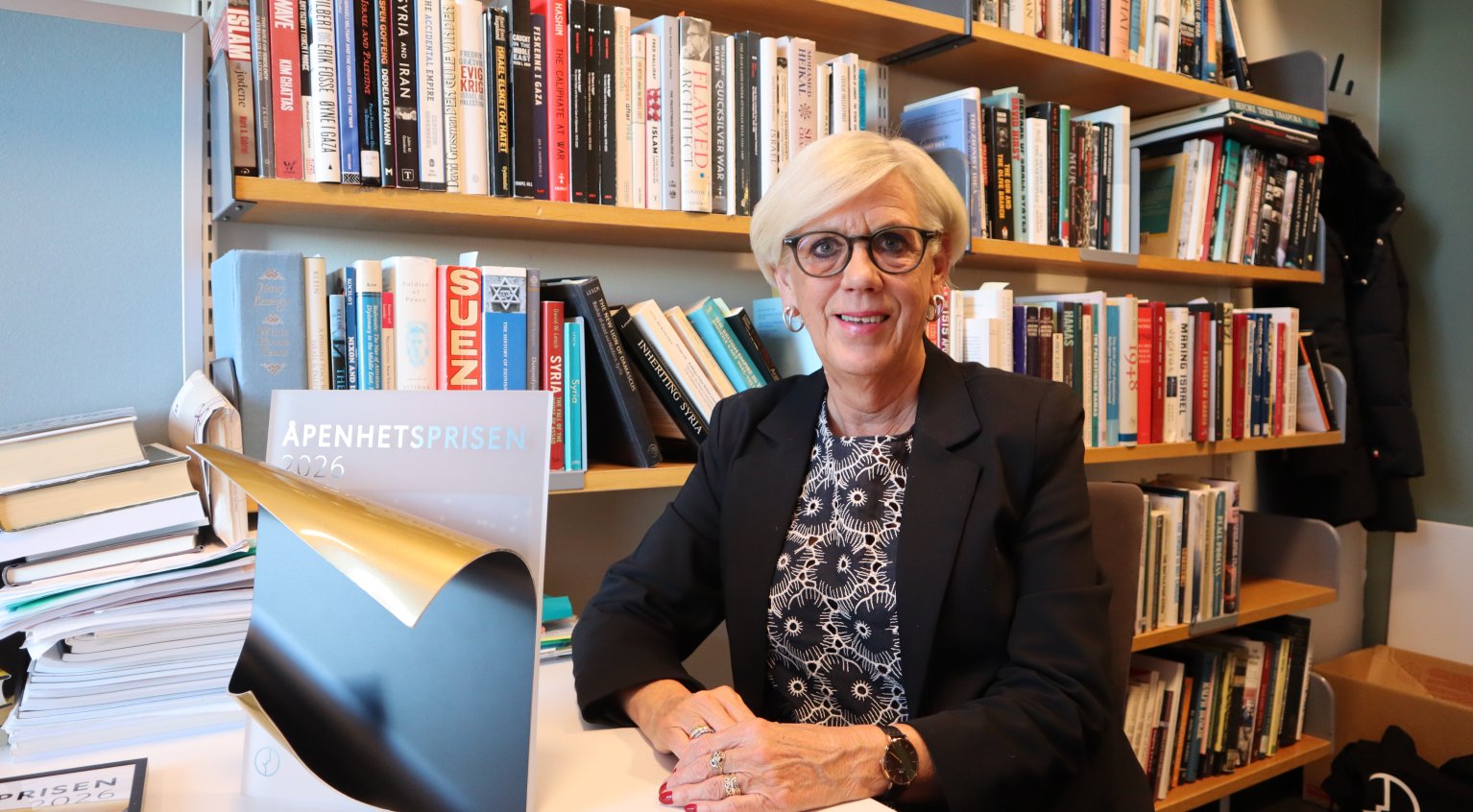 Hilde Henriksen Waage med Åpenhetsprisen.