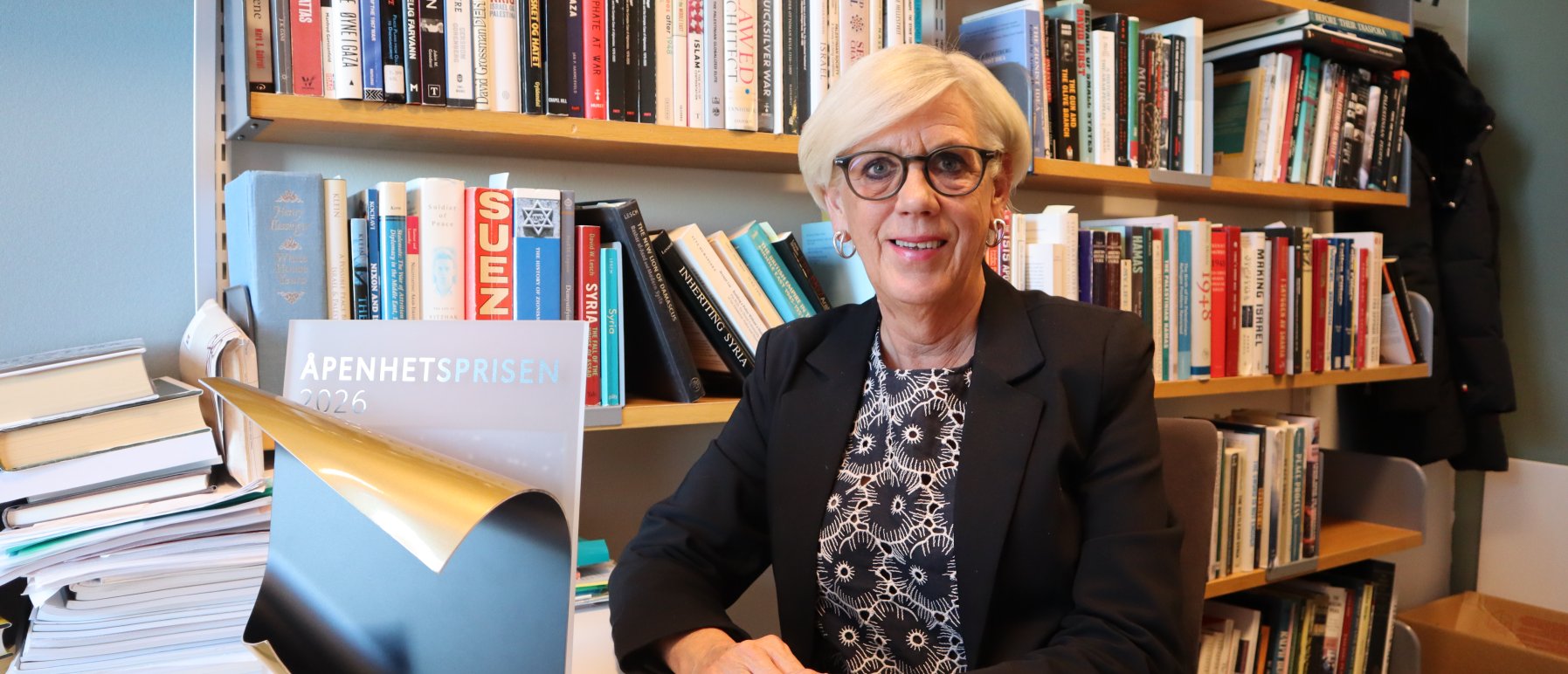 Hilde Henriksen Waage med Åpenhetsprisen.