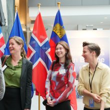 Juliane Bragstad Lamvik sammen med kommunikasjonssjef Marit Aspaas (venstre) og Christel Schaldemose, assistent for MEP (member of the European Parliament).
