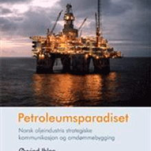 Bilde av bokomslaget Petroleumsparadiset. Norsk oljeindustris strategiske kommunikasjon og omdømmebygging fra forfatter Øyvind Ihlen