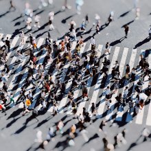 Illustrasjonsbilde av stor gruppe menneske.
