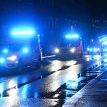 Bilde av kolonne med ambulanser som flytter pasienter til nye Drammen sykehus.