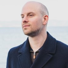 Adam Tzur portrett